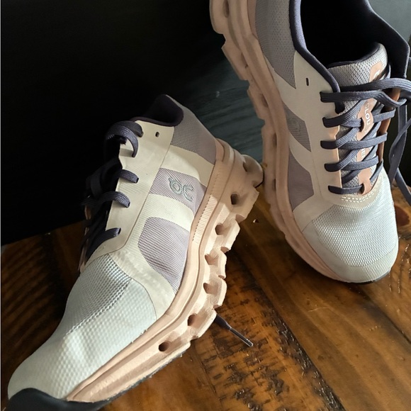 On Running Women's Gray and Cream Athletic Shoes - Picture 4 of 4